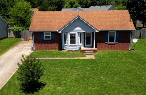 Oak Grove Casa | Fort Campbell Family & Pet Stays by thegate4house
