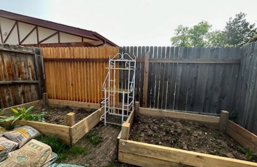 Fort Collins Apartamento | Fort Collins Charm - 2 bd, 1 bth, 1st fl, with fenced yard, and private parking