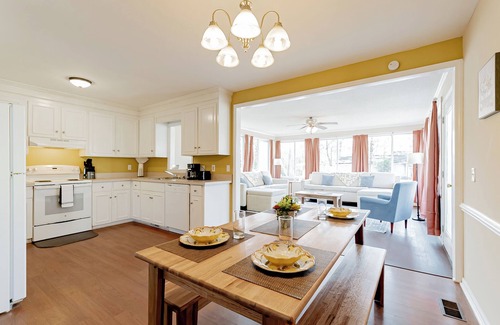 Hopkins Casa | Fort Jackson Stay at the Breeze on Inn