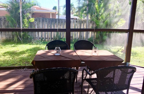 North Andrews Gardens Casa | Fort Lauderdale 3 miles from the beach .Entire guest suite .