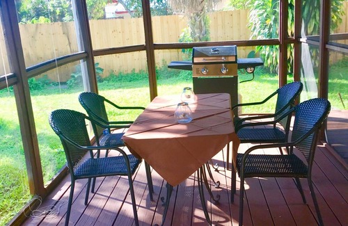 North Andrews Gardens Casa | Fort Lauderdale 3 miles from the beach .Entire guest suite .