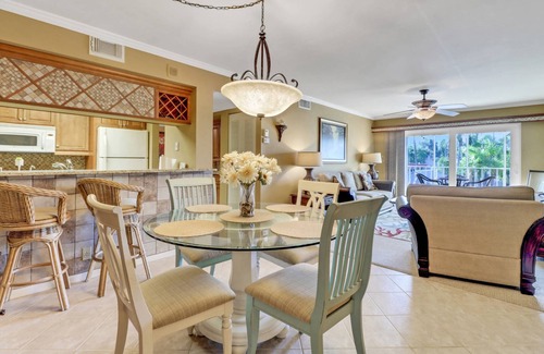 Edgewood Condominio | Fort Myers River District Condo Close to Shopping, Dining & Nightlife! Heated Pool & Free Parking!