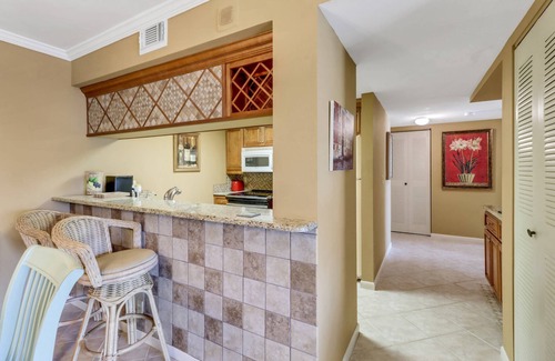 Edgewood Condominio | Fort Myers River District Condo Close to Shopping, Dining & Nightlife! Heated Pool & Free Parking!