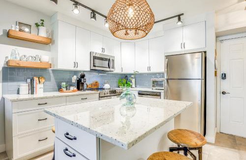 Fort Pierce Apartamento | Fort Pierce Condo with Screened Porch Walk to Beach