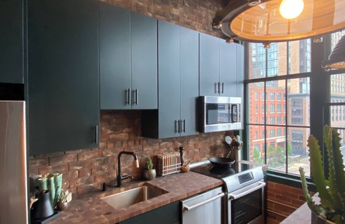 Seaport District Apartamento | Fort Point Corner of Windows brick & beam loft