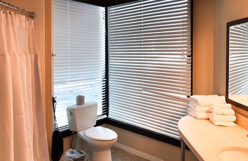 Downtown Detroit Hotel | Fort Pontchartrain Detroit, a Wyndham Hotel