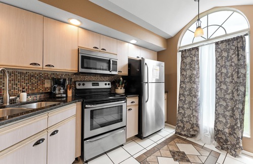 Branson Condominio | Fort Taneycomo - ¡Condominio actualizado de 2 habitaciones y 2 baños ubicado en Fall Creek Resort!