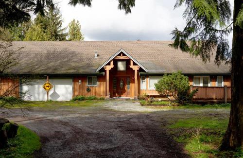 Langley Casa | Fort Wine Manor, Entire Private Estate Home