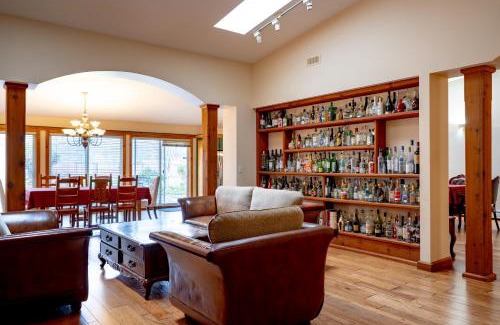 Langley Casa | Fort Wine Manor, Entire Private Estate Home