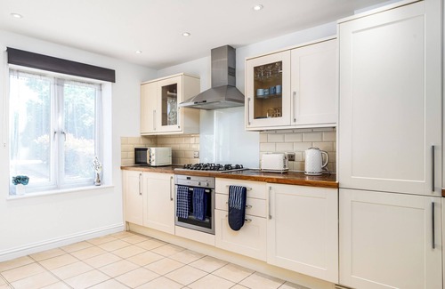 Staple Hill Casa | Fortified 4 bedroom Holly Lodge