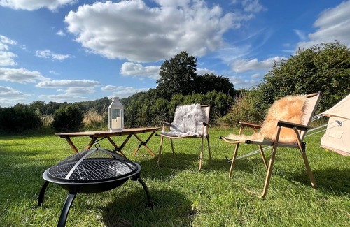 Moreton-in-Marsh Alquiler De RV | Fossewold Camping Bell Tent 3 of 4