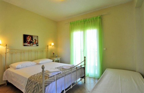 Paralia Dionysiou Cabaña | Fotinia Beach House 1st floor - Dionysiou Beac...