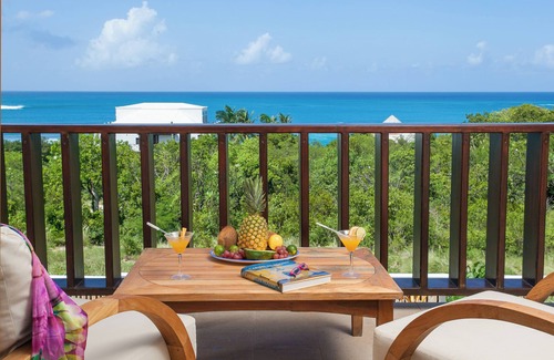Shoal Bay Condominio | Fountain Anguilla! Oceanside building, 2nd floor, great views & 2 KING Suites!