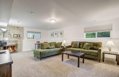 Colorado Springs Apartamento | Fountain Mountain Trails & Wildlife BBQ Fire Pit
