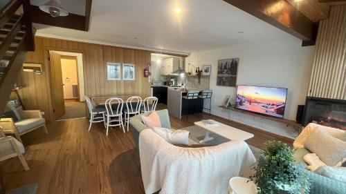 Hotham Heights Casa | Fountains 4