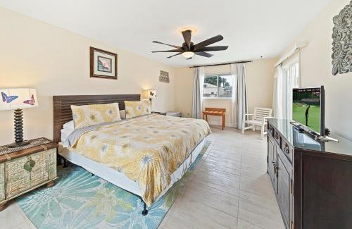 Huntington Beach Casa | Four Bedroom amazing location with bikes, steps to the beach, shopping and dining
