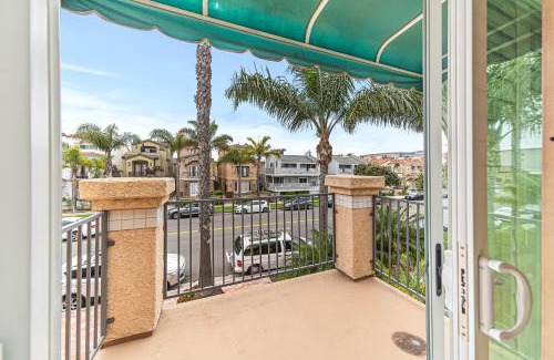 Huntington Beach Casa | Four Bedroom amazing location with bikes, steps to the beach, shopping and dining