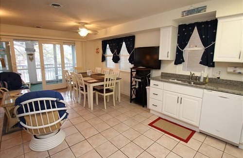 Rehoboth Beach Apartamento | Four-Bedroom Apartment in the Ocean Block of North Rehoboth