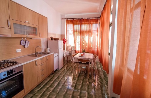 Promajna Apartamento | Apartamento de cuatro habitaciones en la playa Promajna, Makarska (A-23184-c)