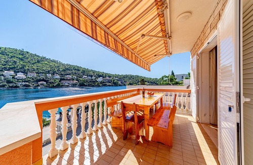 Brna Apartamento | Apartamento de cuatro habitaciones con terraza y vista al mar Brna, Korcula (A-10057-a)
