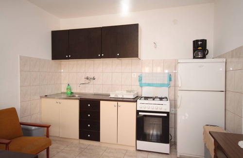 Cove Basina (Jelsa) Apartamento | Apartamento de cuatro habitaciones en la playa Basina, Hvar (A-8749-a)