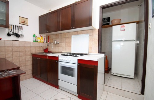 Gdinj Apartamento | Apartamento de cuatro habitaciones con terraza y vista al mar Bahía Torac, Hvar (A-581-a)