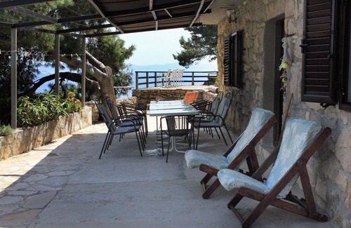Gdinj Apartamento | Apartamento de cuatro habitaciones con terraza y vista al mar Bahía Torac, Hvar (A-581-a)