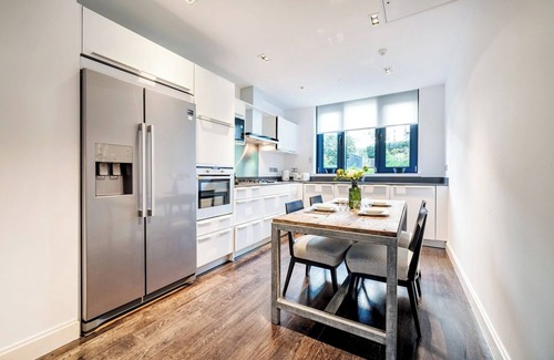 Camden Town with Primrose Hill Casa | Four Bedroom Dream and Graeat WiFi