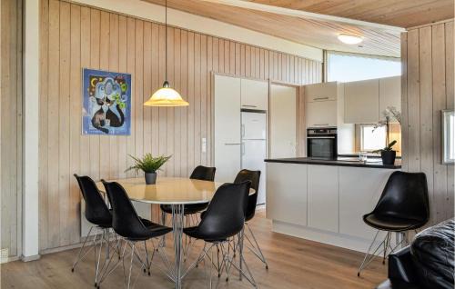 Bjerregard Strand Casa | Four-Bedroom Holiday Home In Hvide Sande