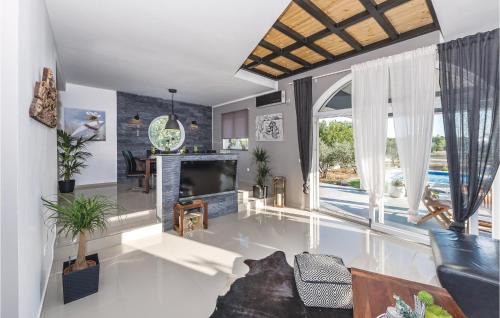 Skradin Casa | Four-Bedroom Holiday Home In Skradin-Dubavice