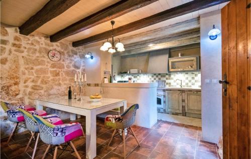 Zmijavci Casa | Four-Bedroom Holiday Home Zmijavci With A Fireplace 09