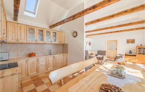 Oklaj Casa | Four-Bedroom Holiday Home In Citluk