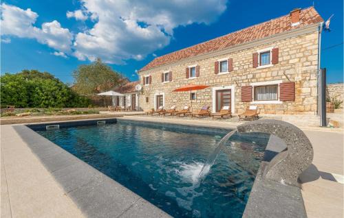 Oklaj Casa | Four-Bedroom Holiday Home In Citluk