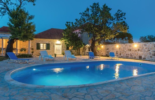 Sopot Casa | Four-Bedroom Holiday Home in Podlug