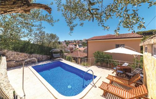 Businci Casa | Four-Bedroom Holiday Home In Okrug Gornji