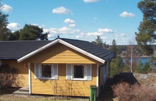 Dalaro Casa | Four-Bedroom Holiday home in Dalarö