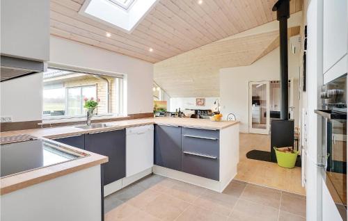 Saksild Strand Casa | Four-Bedroom Holiday Home In Odder