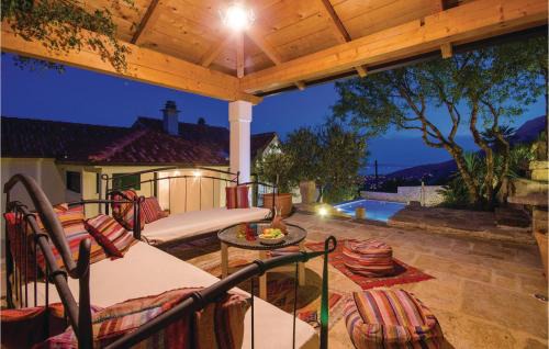 Klis Casa | Four-Bedroom Holiday Home In Klis