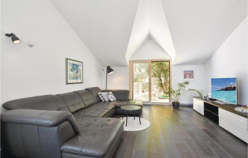 Klis Casa | Four-Bedroom Holiday Home In Klis