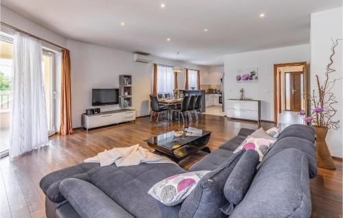 Heki Casa | Four-Bedroom Holiday Home In Pazin