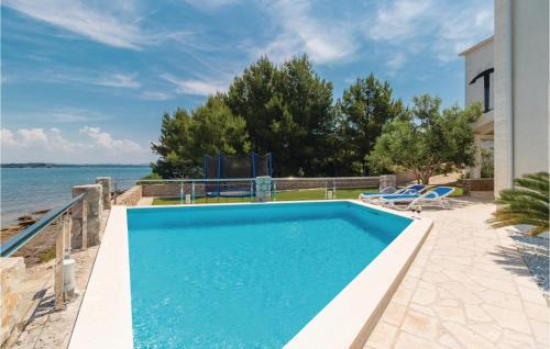 Kraj Casa | Four-Bedroom Holiday Home In Tkon