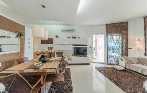 Kraj Casa | Four-Bedroom Holiday Home In Tkon