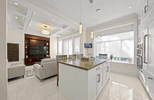 Riley Park-Little Mountain Casa | Four Bedroom Home near Queen Elizabeth Park