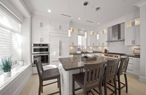 Riley Park-Little Mountain Casa | Four Bedroom Home near Queen Elizabeth Park