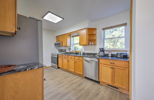 Baraboo Casa | Four Bedroom house 1 mile from entrance to Devils Lake