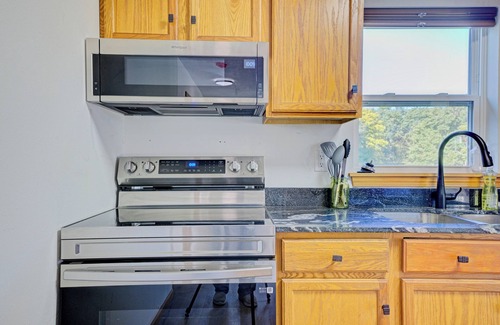 Baraboo Casa | Four Bedroom house 1 mile from entrance to Devils Lake