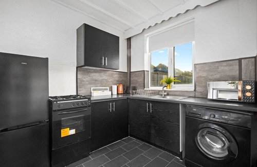 Great Barr Casa | Four Bedroom House - Parking - WIFI