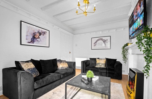 Great Barr Casa | Four Bedroom House - Parking - WIFI