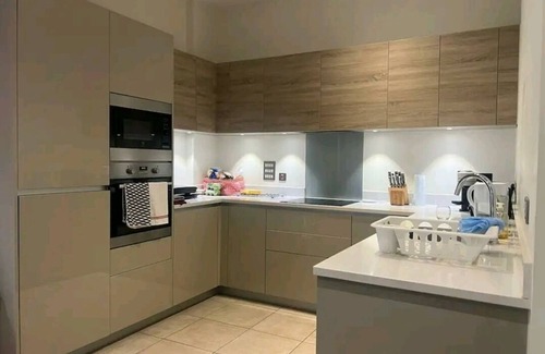 South Acton Casa | Four Bedroom London House With Patio - 5 Minutes from Tube