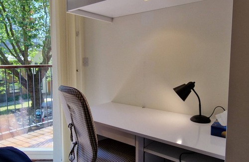 South Acton Casa | Four Bedroom London House With Patio - 5 Minutes from Tube